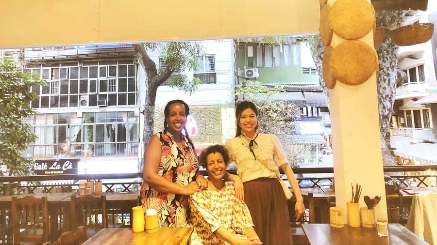 1 Day - 1/2 Day Hanoi City - Luxury Bus, Lunch, Train Street - Hoa Lo Prison and the Hanoi Hilton story