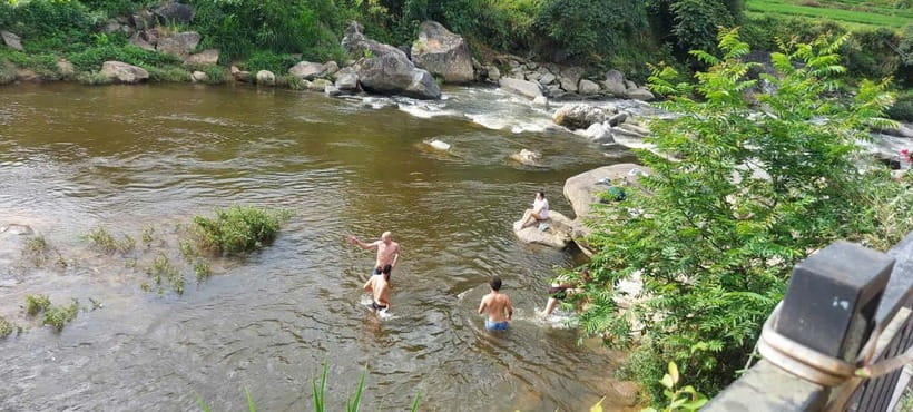 2-Day Sa Pa Ethnic Homestay Tour & Trek with Limousine Bus - Down through Lao Chai and along the Muong Hoa Stream