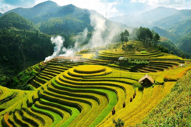2-Night Sapa Tour with Fansipan Peak by Bus from Hanoi - Leaving Hanoi on a sleeping bus