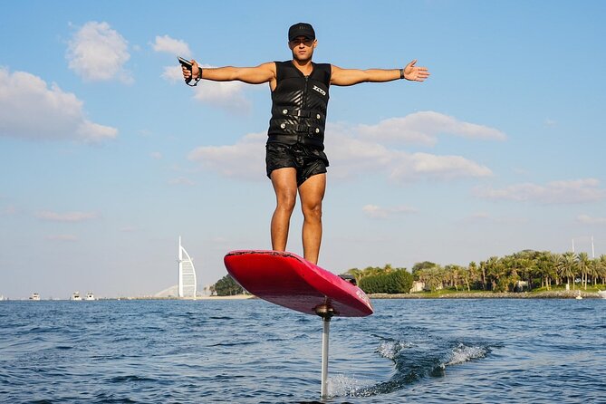 40 min E Foil Sessions with Coach - What e-foiling at Palm Jumeirah is really like