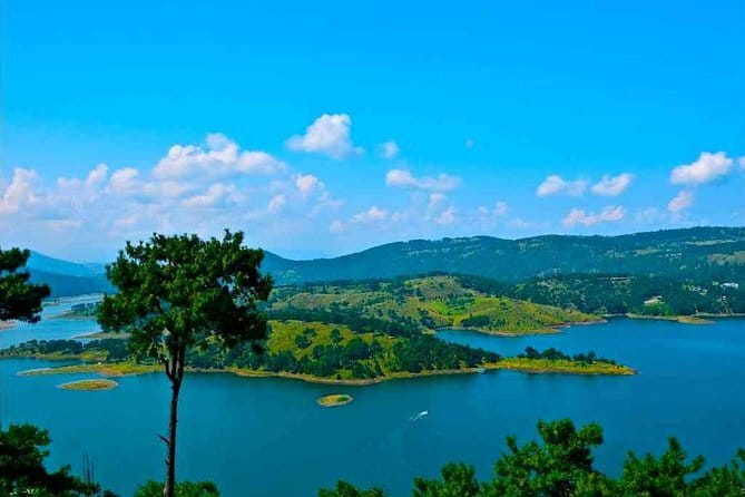 6-Day Tour of Exotic Northeast India: Mawsmai Caves, Double Decker Living Root Bridge and Kaziranga National Park - Day 3: Living root bridges, Mawsmai Caves, and Shillong bazaars