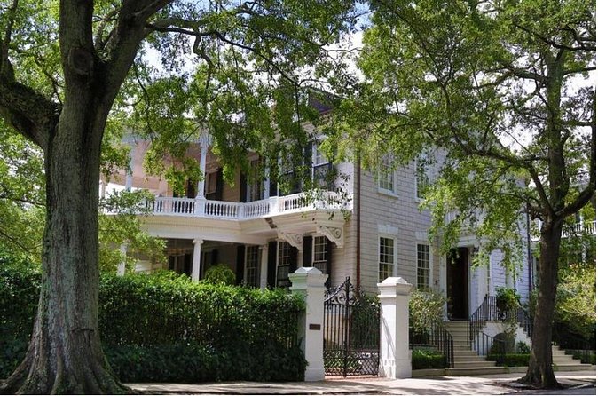 90 Minute Sightseeing Bus Tour of Historic Charleston - Kim’s approach to Charleston history