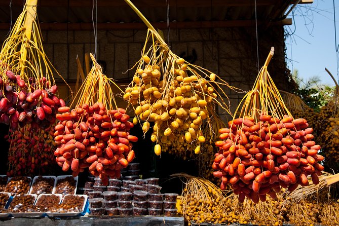 Abu Dhabi Half Day City Tour By Bus - Abu Dhabi Dates Market: a short stop with a local flavor