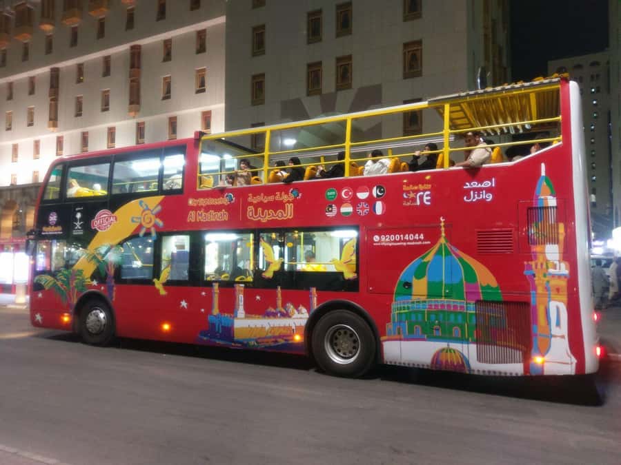 Al Madinah: City Sightseeing Hop-On Hop-Off Bus Tour - Red Route: battlefields, mosques, and a mall