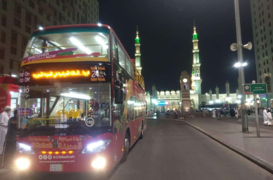 Al Madinah: City Sightseeing Hop-On Hop-Off Bus Tour - What the onboard experience is like