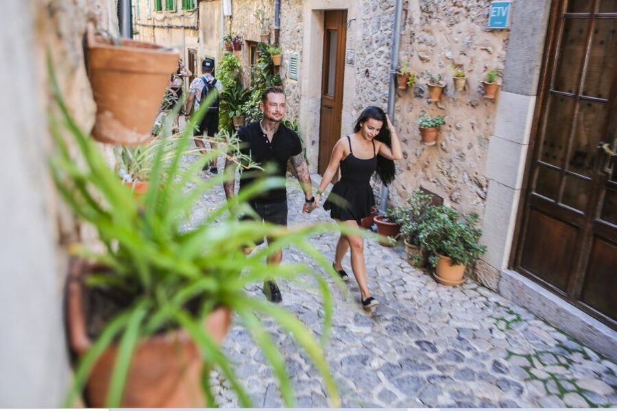 Alcudia/Marratxi: Valldemossa & Soller Tour by Tram & Bus - Sóller’s square, church, and modernist details