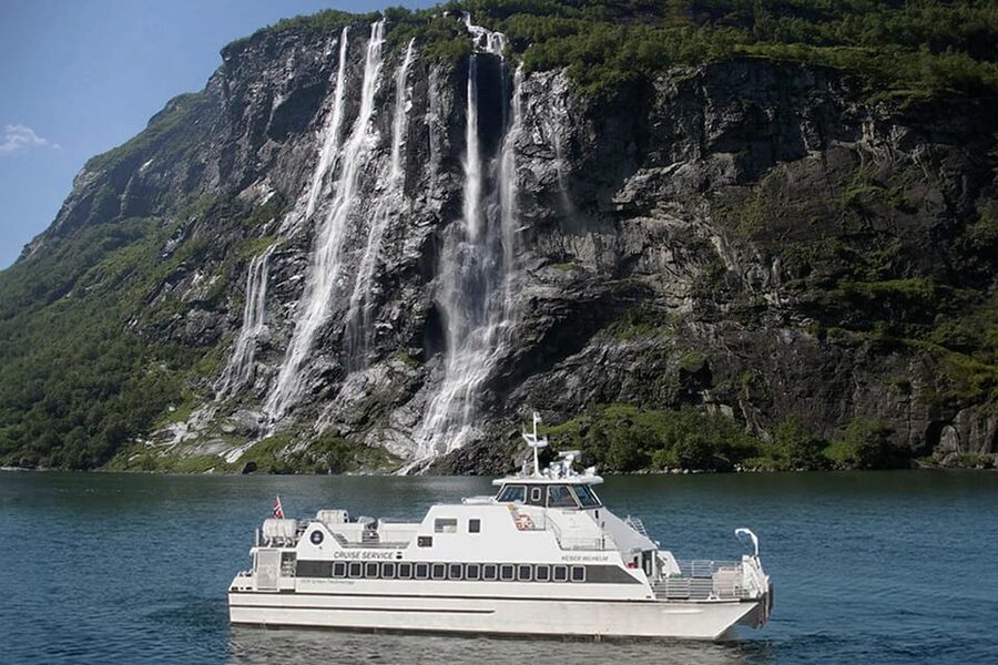 Ålesund to Geiranger Fjord Boat Tour with Return Bus Tour - Returning to Ålesund after a long day