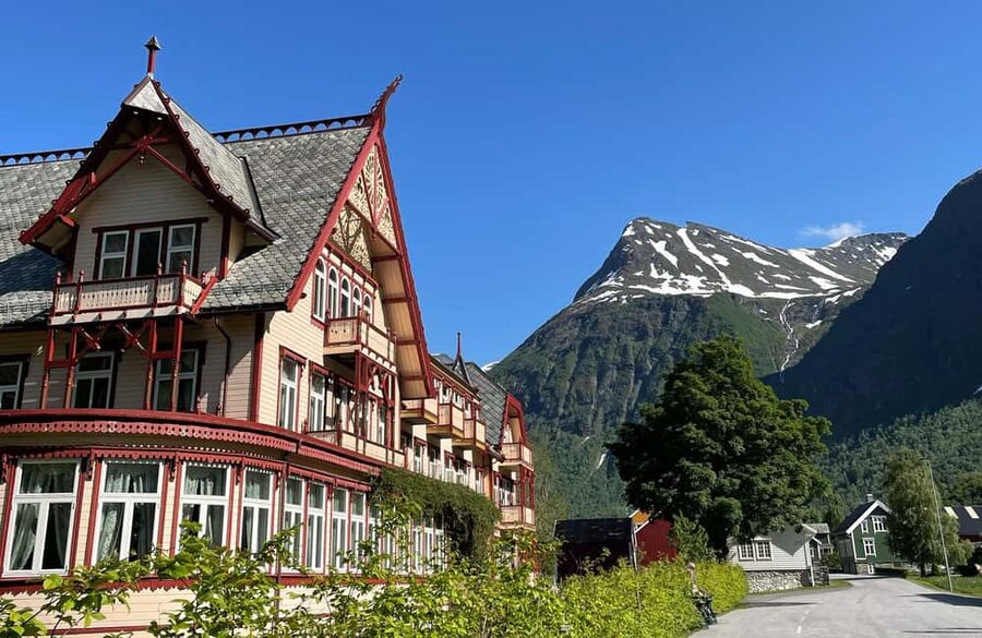 Ålesund to Geiranger Fjord Boat Tour with Return Bus Tour - Sailing the UNESCO-listed Geirangerfjord