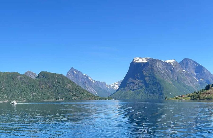 Ålesund to Geiranger Fjord Boat Tour with Return Bus Tour - Two hours to make your own Geiranger visit