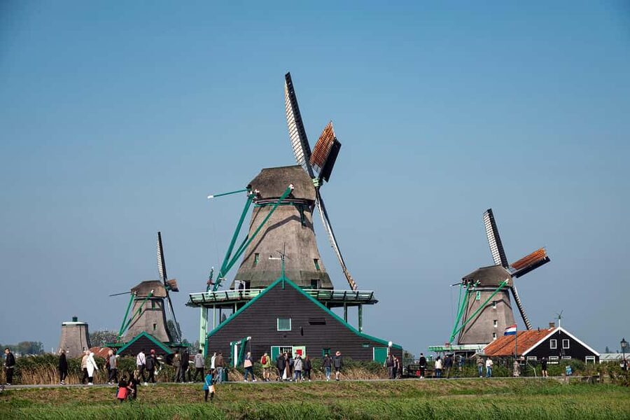Amsterdam: Explore Zaanse Schans: Half-Day Luxury Coach Trip - Choosing the right departure time