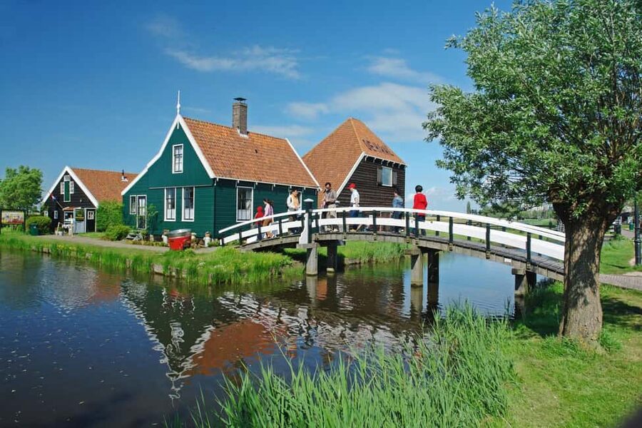 Amsterdam: Explore Zaanse Schans: Half-Day Luxury Coach Trip - Is $20 good value?