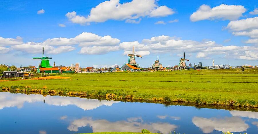 Amsterdam: Zaanse Schans, Edam, Volendam & Marken Bus Tour - Edam: a compact town with a famous name