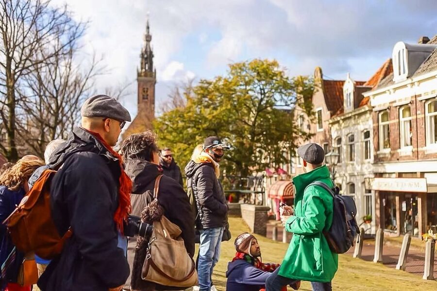 Amsterdam: Zaanse Schans, Edam, Volendam & Marken Bus Tour - Volendam: the liveliest stop for food and harbor views