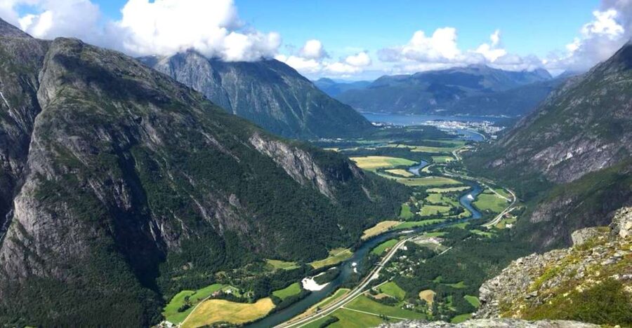 Åndalsnes - Trollstigen & Trollwall Audio Guid Bus Tour - The return to Åndalsnes