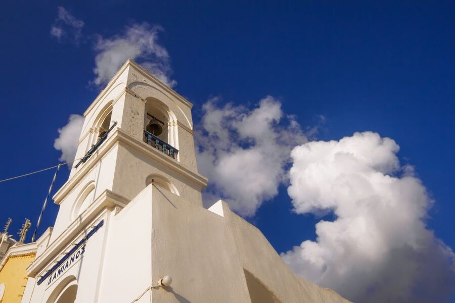 Archaeological Bus Tour To Akrotiri Excavations & Red Beach - What the €57 price really covers