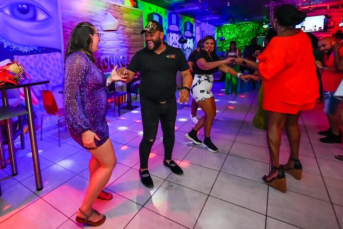 Aruba Nightlife and Barhopping on Chogogo Party Bus - What You Actually Get for $92