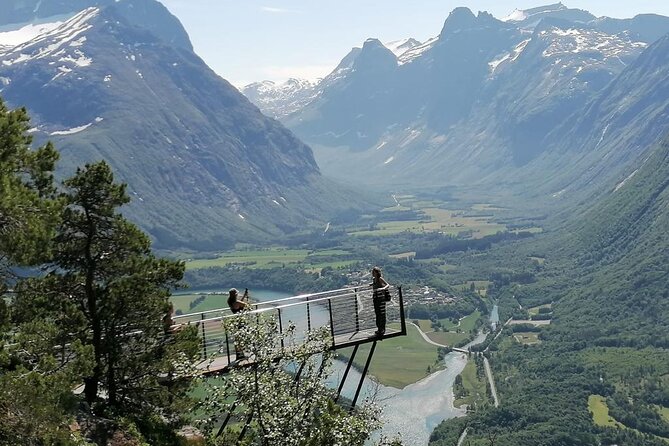 Audio-Guide Bus Tour at Scenic Routes of Åndalsnes to Trollstigen - Slettafossen and Isterdalen as the replacement