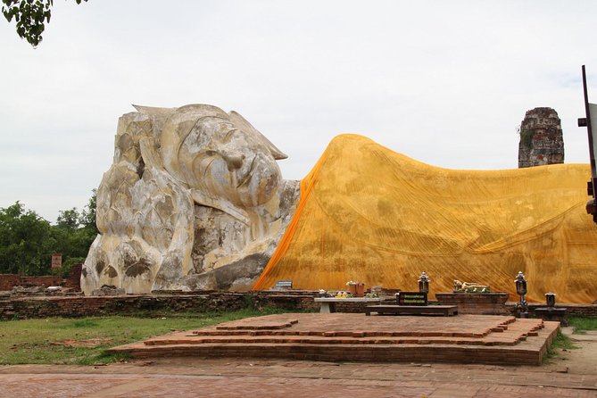 Ayutthaya’s Top Temple & Boat Tour From Bus Station - What the guide adds to the experience