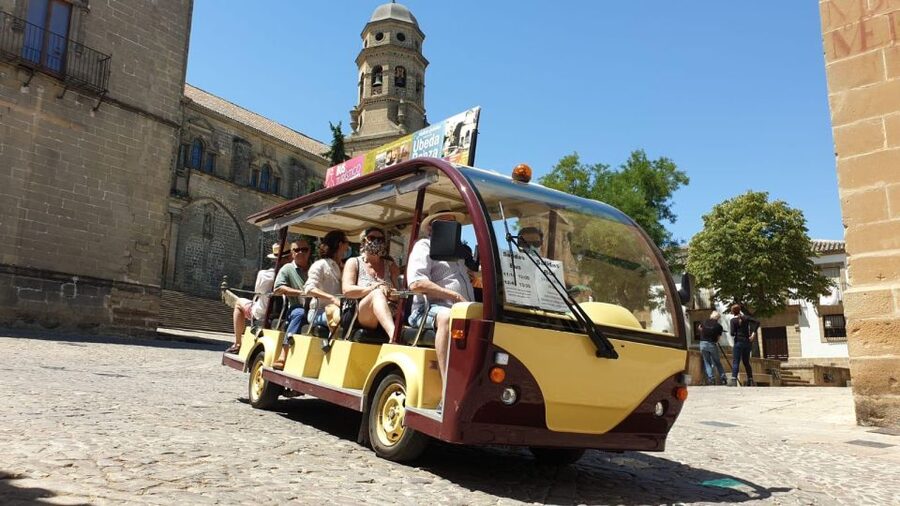 Baeza: Electric Bus Sightseeing Tour with Guide - Why an electric bus works well in Baeza