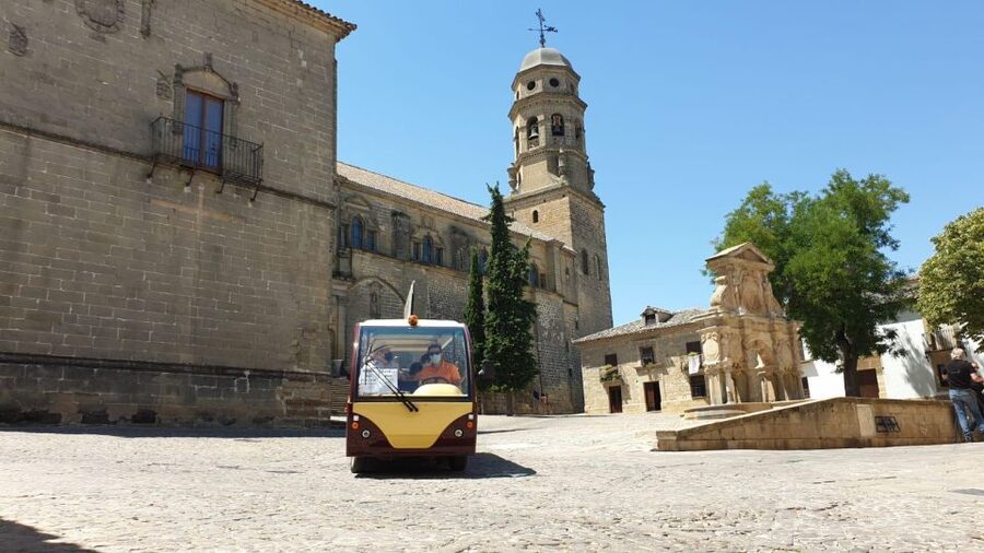 Baeza: Electric Bus Sightseeing Tour with Guide - Starting at the Paseo de la Constitución