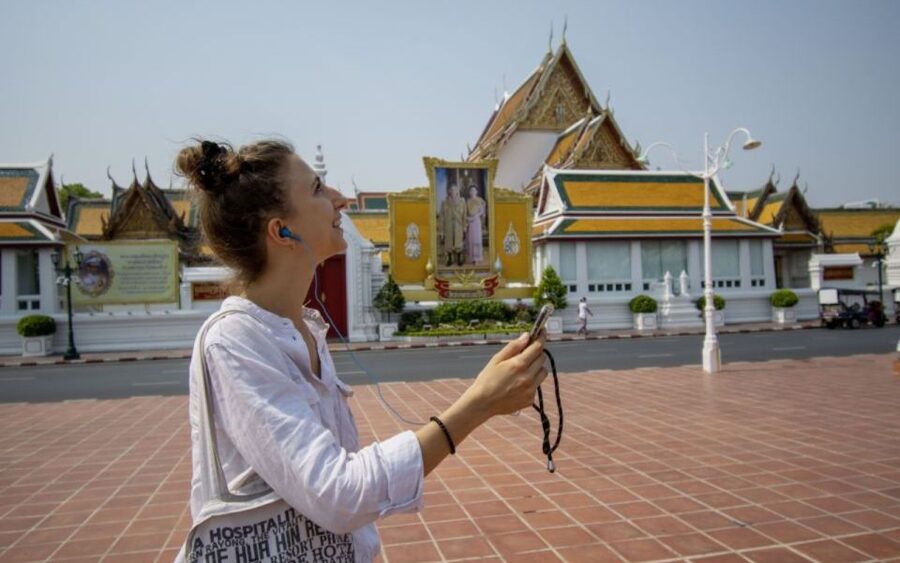 Bangkok: Chinatown Night Walking Tour and Hop On Hop Off Bus - Planning your stops around the 45-minute gap
