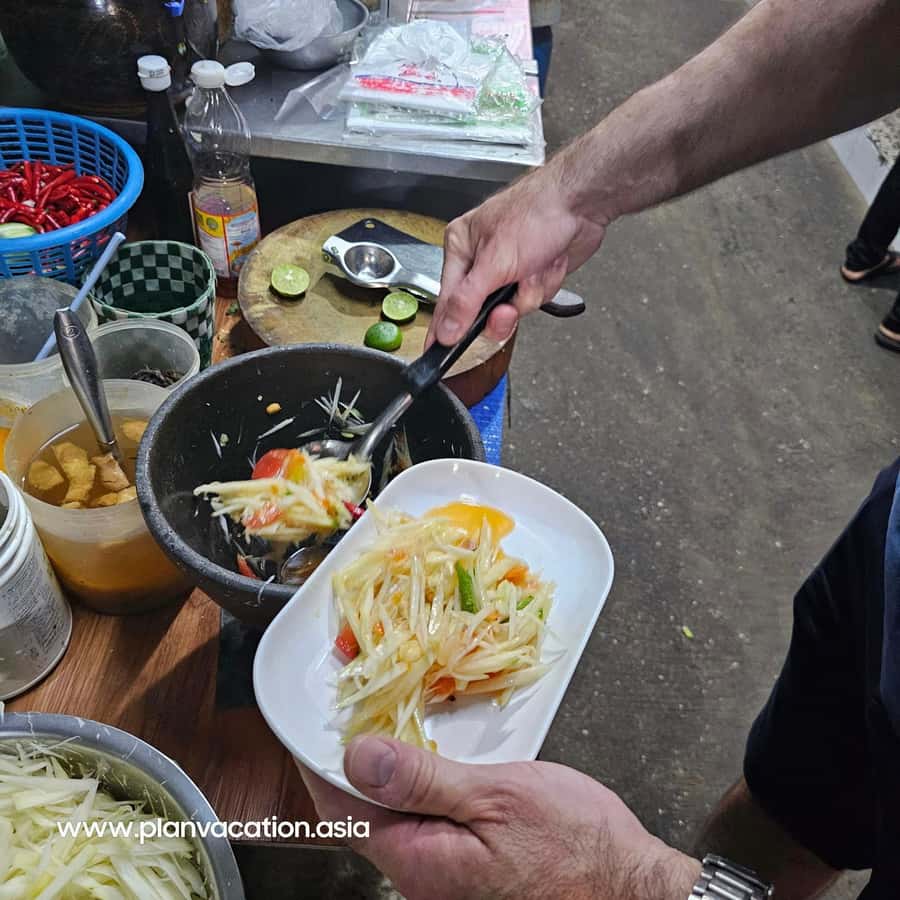Bangkok: Full-Day Hop-On Hop-Off Walking Tour Mini Group - Why this walking route works in Bangkok