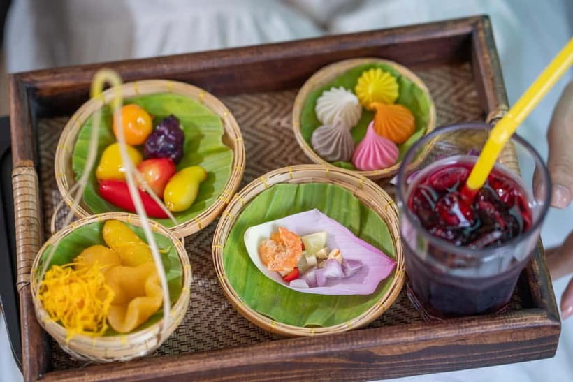 Bangkok: Premium Damnoen Saduak & Railway Market By Food Bus - Who should book this day trip?