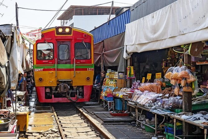 Bangkok Thai Bus Food Tour - The Giant Swing and the feel of old Bangkok
