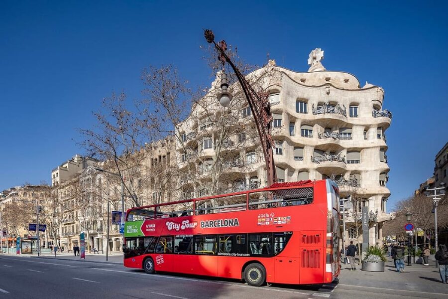 Barcelona: 24 or 48-Hour Hop-On Hop-Off Bus Tour - Two routes, one easy introduction to Barcelona