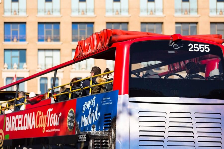 Barcelona: 24 or 48-Hour Hop-On Hop-Off Bus Tour - When the bus is delayed by city life