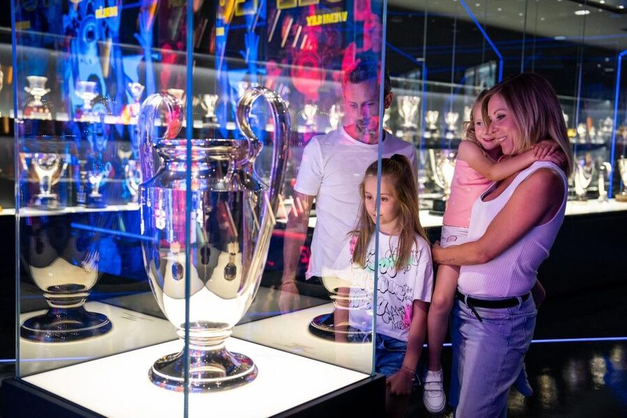 Barcelona Hop-On Hop-Off Bus and FC Barcelona Immersive Tour - How the Barcelona bus and Barça museum package works