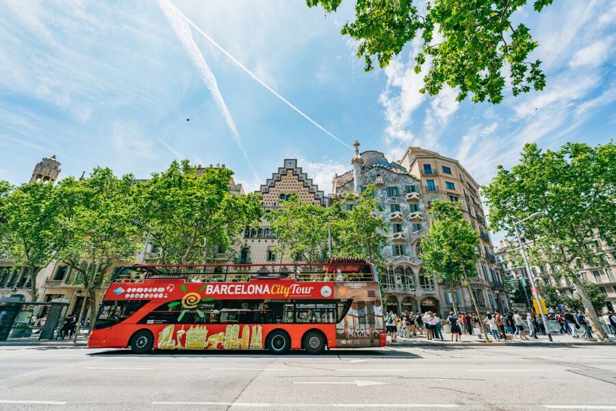 Barcelona Hop-On Hop-Off Bus and FC Barcelona Immersive Tour - Collecting your tickets at Estació del Nord
