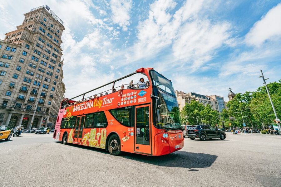 Barcelona: Hop-On Hop-Off Bus & Aquarium Tour - The Orange Route: Montjuïc, Plaça d’Espanya, and Camp Nou