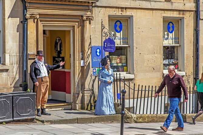 Bath Hop on with Jane Austen 2-Day bus and walking tour - Starting at Bath Abbey