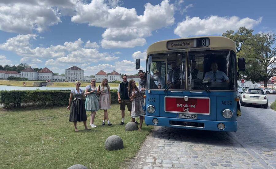 Bavarian Bus Tours Sightseeing Munich with free drinks - Starting at Karlsplatz and Stachus