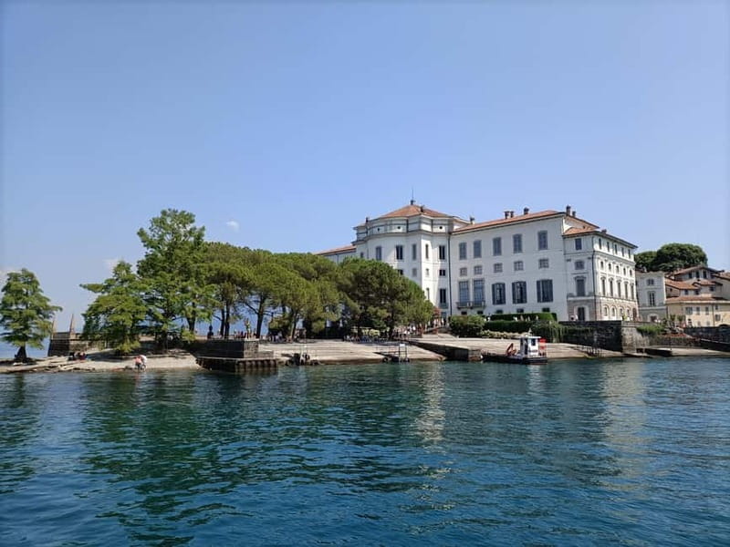 Baveno: Tour Hop-on Hop-off Isola Bella e Isola Pescatori - Leaving Baveno from Piazza IV Novembre