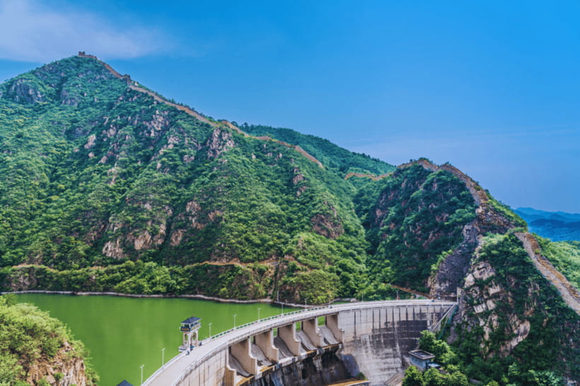 Beijing: Huanghuacheng Lakeside Great Wall Bus/Private Tour - How the guides and drivers affect the experience