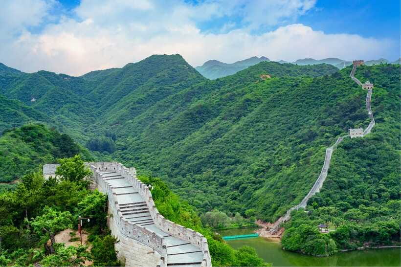 Beijing: Huanghuacheng Lakeside Great Wall Bus/Private Tour - The bus tour: good value with a fixed meeting point