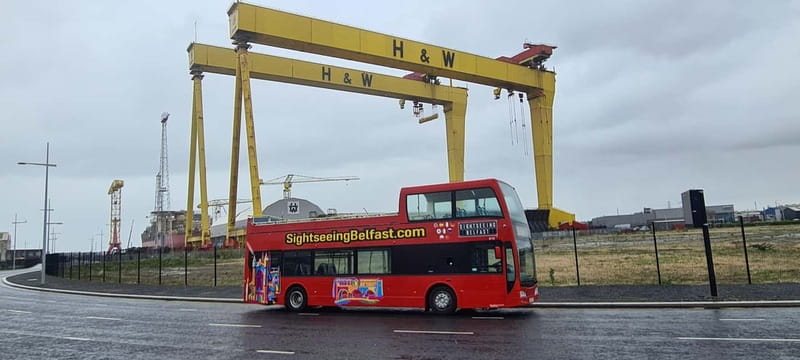 Belfast: Sightseeing Tour HOP ON HOP OFF from the City Hall - St George’s Market and the city centre
