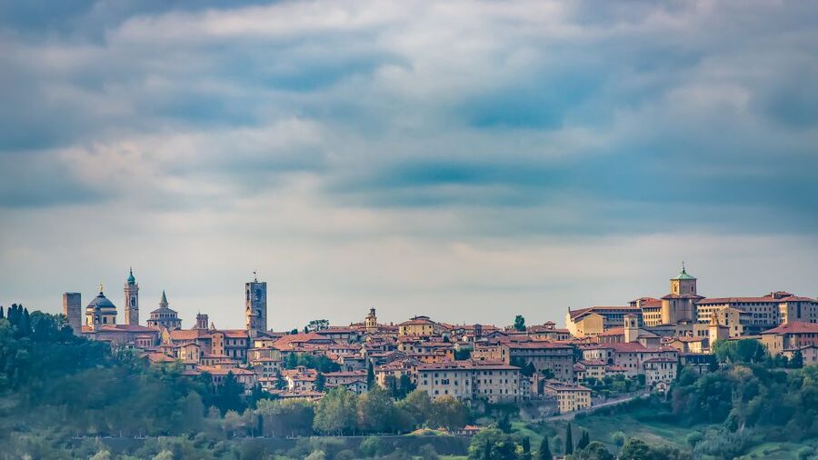 Bergamo: City Highlights Minibus or Train - Piazza Duomo and the old center