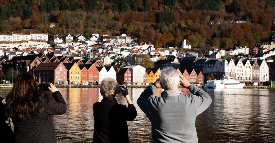 Bergen: Guided Minibus Tour with Photo Stops - Knøsesmauet and the City’s Smaller Details