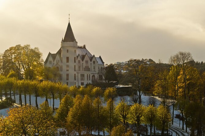 Bergen: Guided Tour by Minibus with Local Guide & Photostops - Harbour views at Holbergskaien