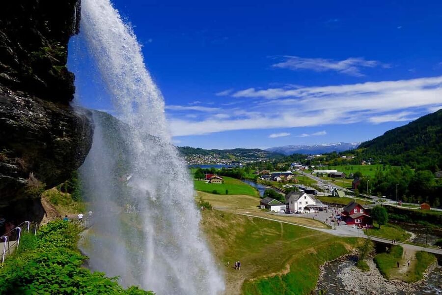 Bergen: Hardangerfjord & Waterfalls Bus Tour with Apple Pie - Key points to know before booking
