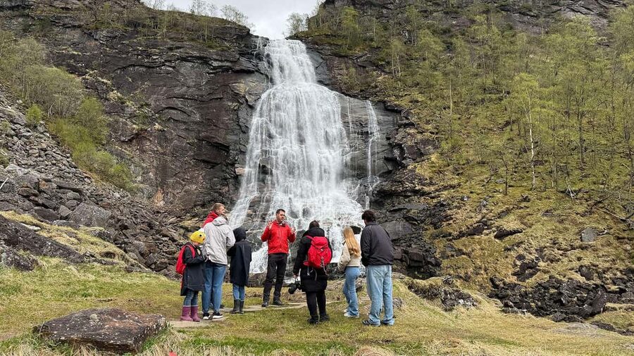 Bergen: Hardangerfjord & Waterfalls Bus Tour with Apple Pie - Maritime craft and the local apple tradition