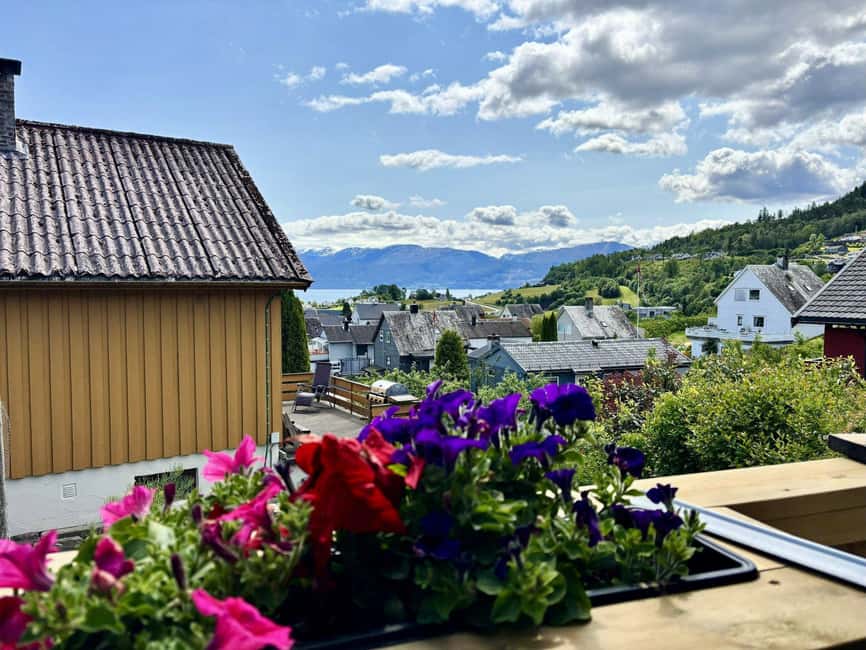 Bergen: Hardangerfjord & Waterfalls Bus Tour with Apple Pie - Steinsdalsfossen earns the longest look