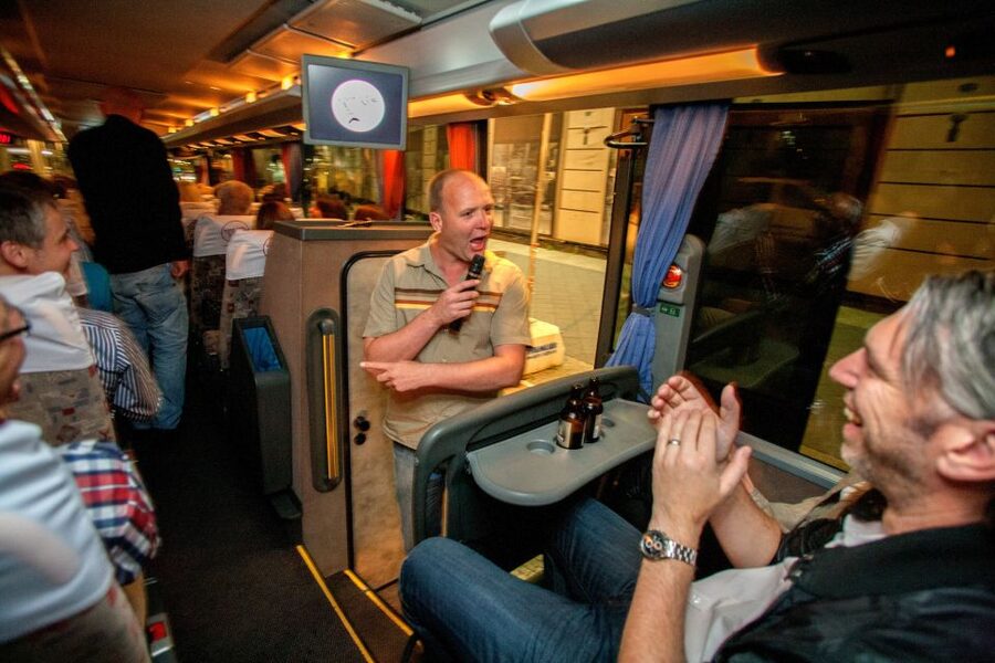 Berlin: 1.5-Hour Comedy Bus Tour in German - The Reichstag and Rotes Rathaus