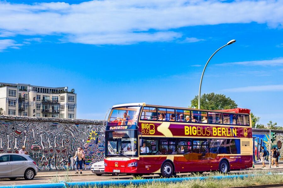 Berlin: Big Bus Hop-On Hop-Off Sightseeing Tour & Currywurst - Comfort, audio, and practical details