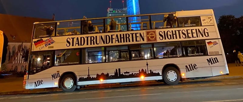 Berlin: Bus Tour by Night with Live Commentary - Live commentary and the language question