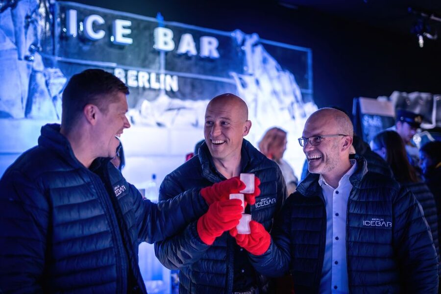 Berlin: Hop-On Hop-Off Bus and Icebar Ticket Combo - Brandenburg Gate and the central historic sights
