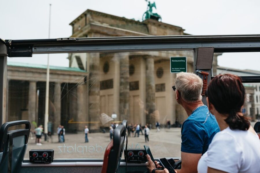 Berlin: Hop-on Hop-off Bus Tour with Live Commentary - Tiergarten, Bellevue Palace, and the return west